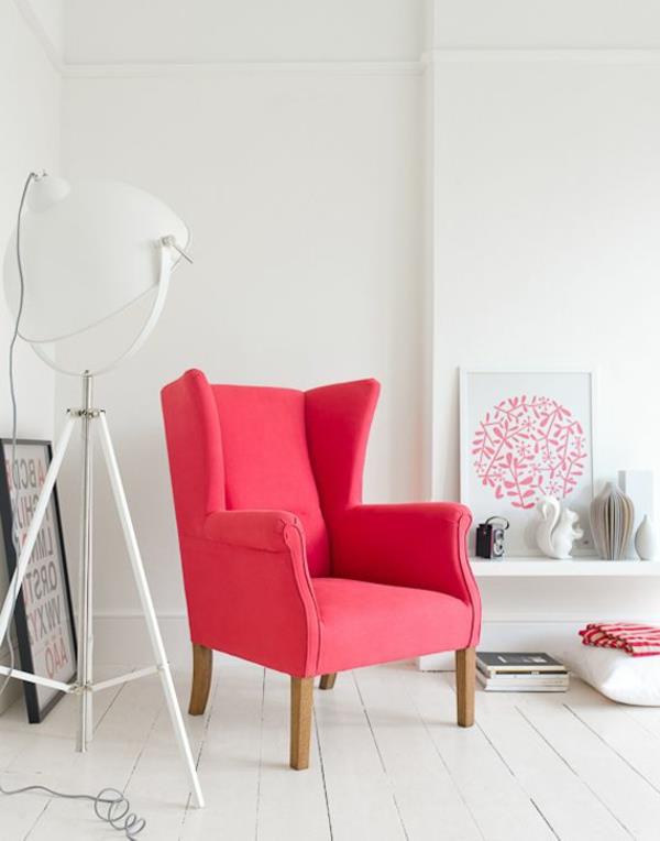 värillinen nojatuoli raikas väri valkoinen tunnelma