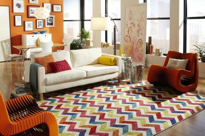 väriyhdistelmät nykyaikaiseen siksak -kuvioon ja tyylikkääseen valkoiseen sohvaan
