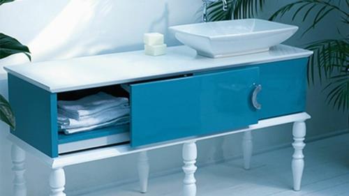 naisellinen sininen kylpyhuonehuonekalujen idea design -pesuallas
