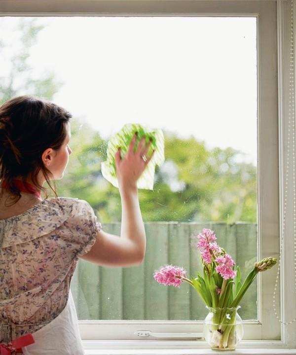 ikkunoiden puhdistus ilman raitoja kevätpuhdistus