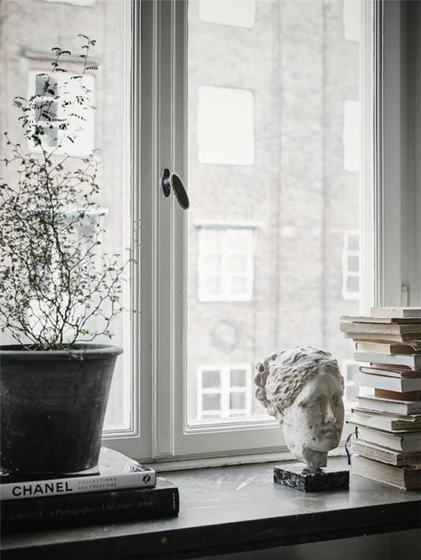 ikkunalaudan koristelu veistos kirjat kukkaruukku