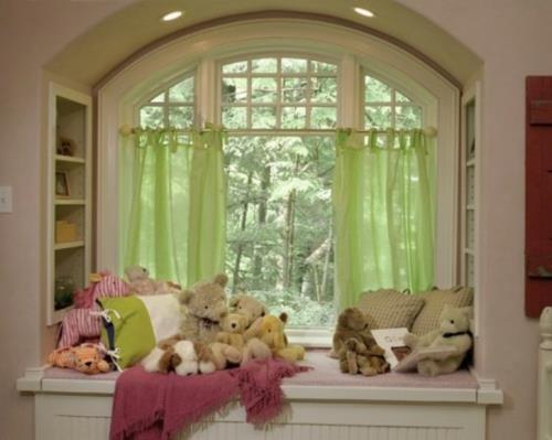 Nauti luonnonnäkymistä lastenhuoneen ikkunaistuimella