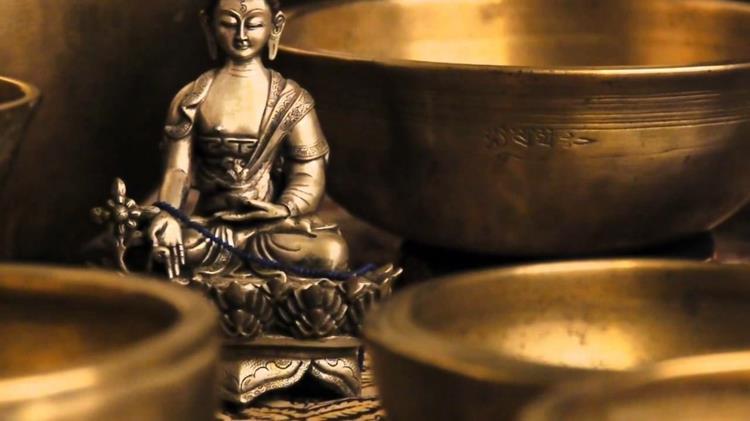 Kaukoidän kulttuuri Tiibetin laulukulhot Buddhan patsas