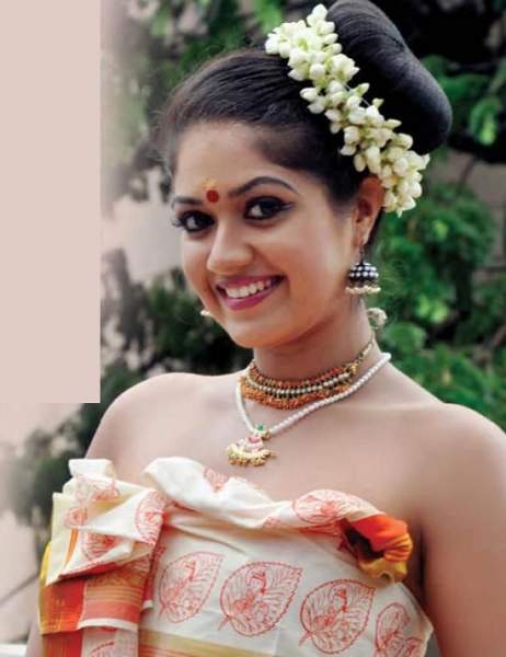 Kerala ünnepi ihletésű frizura