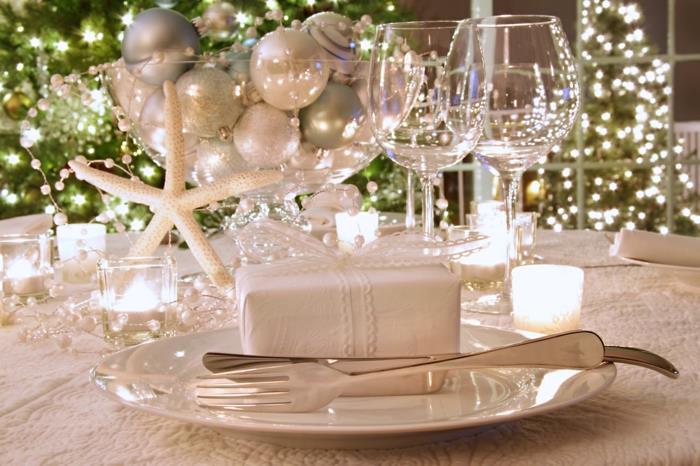 juhlapöydän koristeet Joulun kiiltävät vaikutteet Joulupallot hopea