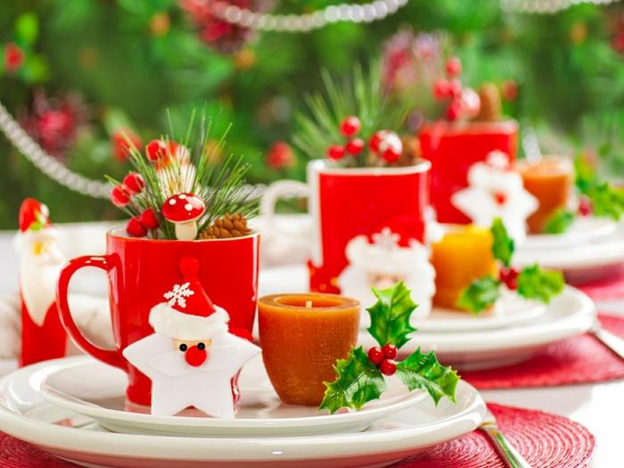 juhlapöydän koristelu Joulun punaiset kupit kynttilät