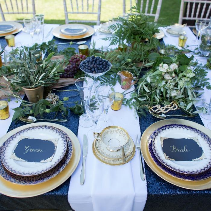juhlapöydän koristeet sininen pöytäliina vihreä valkoinen aksentti
