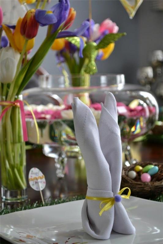 juhlapöydän koristeet pääsiäispöydän koristeet lautasliinat taita kani jousi