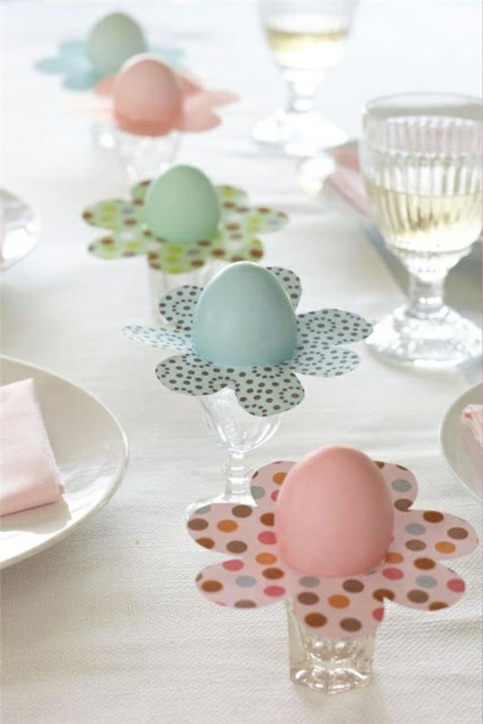 juhlapöydän koristeet pääsiäismaalatulle pääsiäismunalle