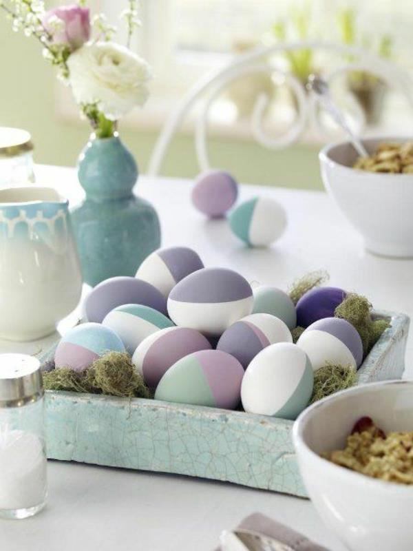 juhlapöydän koristeet pääsiäismunia maalaamaan pääsiäismunia