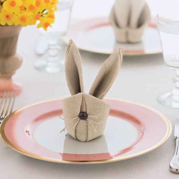 juhlapöydän koristeet pääsiäislautasille taita pääsiäispupu