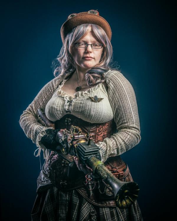 supersankari steampunk -hahmo nainen