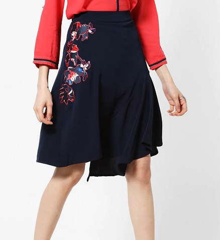 Blomstret mini asymmetrisk nederdel