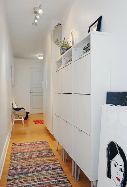 eteisen design -seinähylly osastoilla