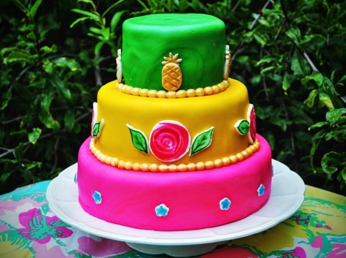 fondantkakku sydänkakku fondanttireseptillä värikäs kakku