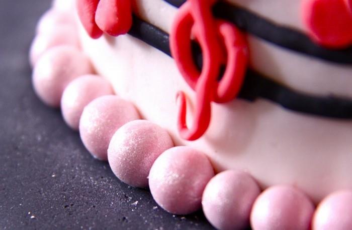sydänpiirakat fondanttiresepti vaaleanpunainen yksityiskohta
