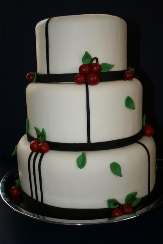 sydänpiirakat fondanttireseptillä vaaleanpunaisia ​​hedelmiä