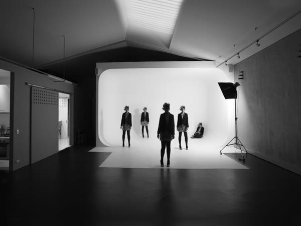 valokuvastudio perustaa abstraktin kodin musta valkoinen valokuvastudio kotona musta valkoinen abstrakti