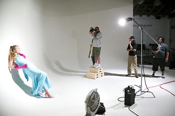 valokuvastudio perustaa alkuperäisen kodin mustavalkoiseksi Perusta valokuvastudio kotona mustavalkoinen alkuperäinen