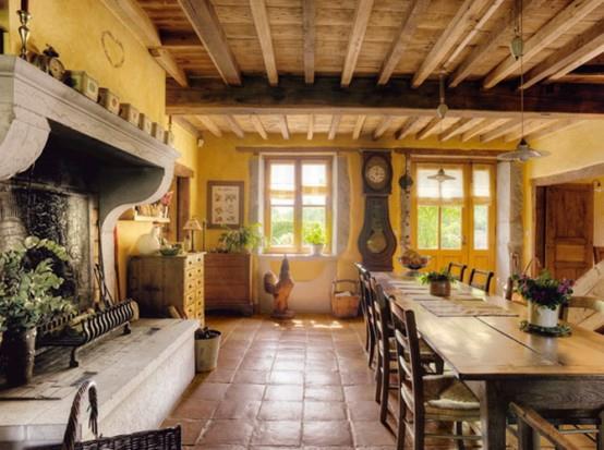 ranskalainen ruokasali suunnittelee alkuperäisiä keltaisia ​​seiniä