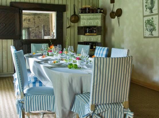 ranskalainen ruokasali suunnittelee alkuperäisiä raidallisia ruokailukalusteita sininen