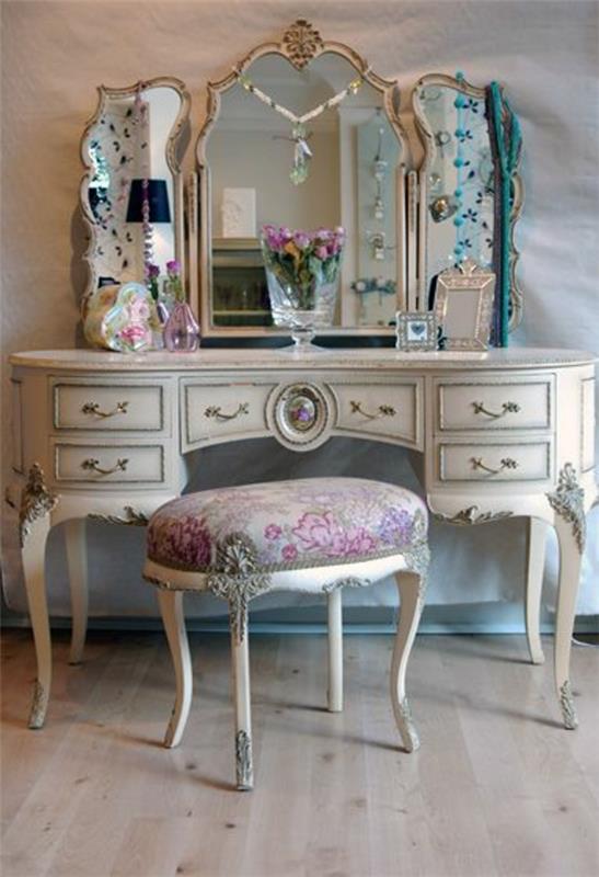ranskalaiset pehmustetut huonekalut kukkakuvio maalaiskalusteet