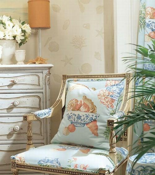 ranskalainen maalaistalo tyyli upeat tummat seinät antiikki muuttuva pöytä savi tuoli tyylikäs