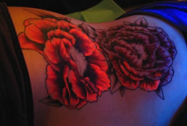 uv -tatuoinnit uv -tatuointi punaiset kukat