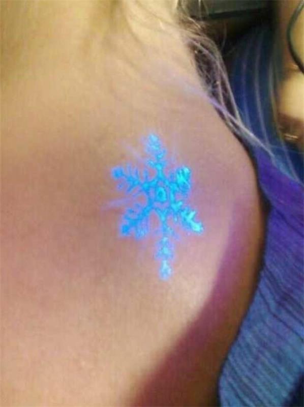 UV -tatuoinnit musta valo tatuointi lumihiutaleet