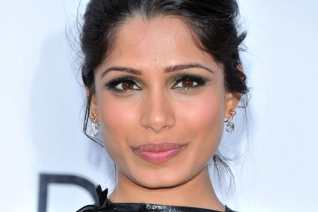 Freida Pinto Szépségtippek és Fitness Titkok A szemek: