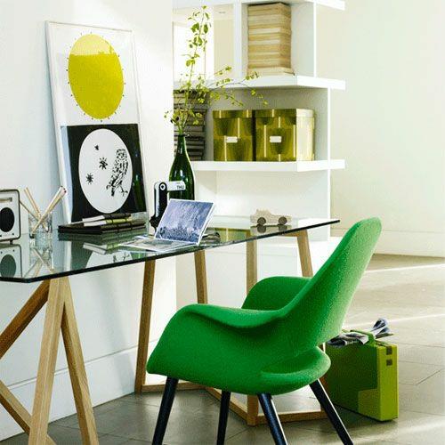 kevään kalusteet tuoli vihreä työpöytä lasi kuvalaatikot