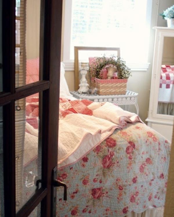 kevätkoriste makuuhuoneessa vaaleanpunainen kukkakuvio