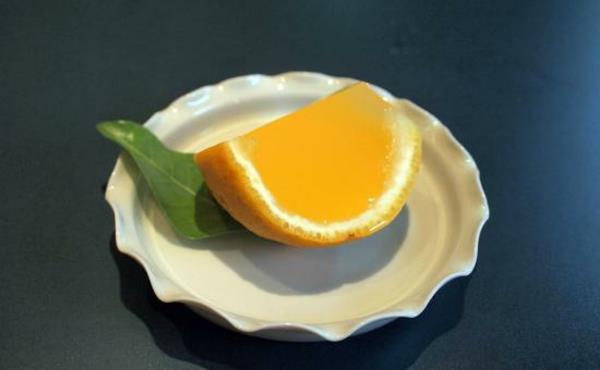 tuoreet appelsiinit ja vesimelonit herkullisia