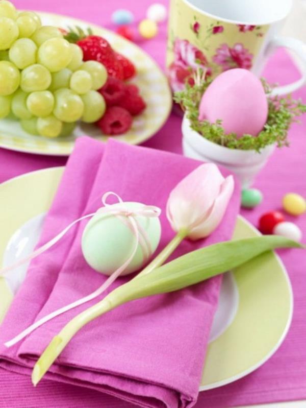 tuoreet hedelmät pääsiäismunat värikkäät vaaleanpunaiset värit motiivit pääsiäinen pääsiäinen
