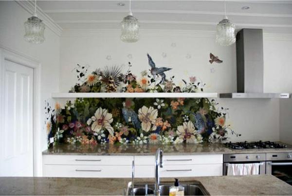 tuoreet keittiön splashback -ideat värikkäitä kukkia ja lintuja
