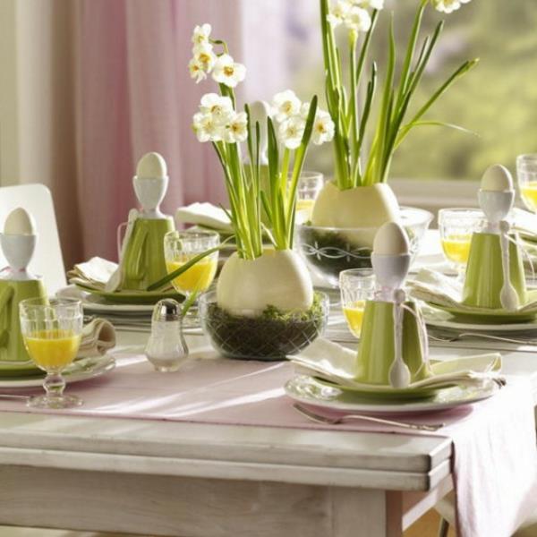 tuoreet pöydän koristeluideat kukat kevät