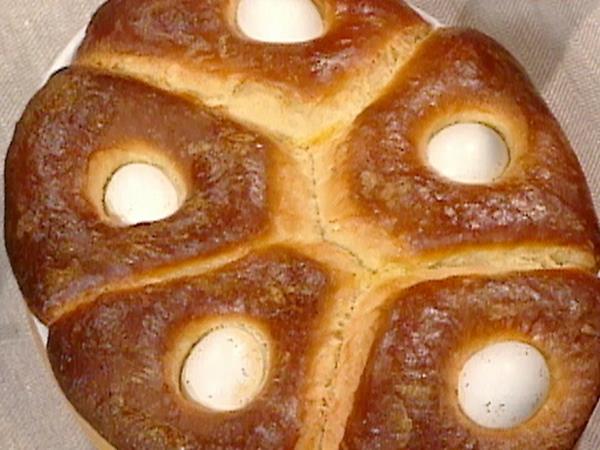 hyvää pääsiäistä eurooppalaiset perinteet portugali viisi munaa leipää