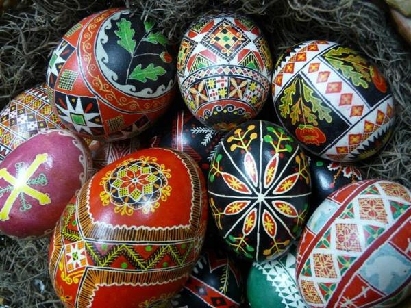 hyvää pääsiäistä eurooppalaiset perinteet ukrainalaiset pääsiäismunat