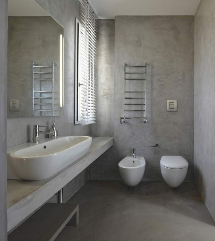saumaton kylpyhuone harmaat seinät minimalistinen ilme