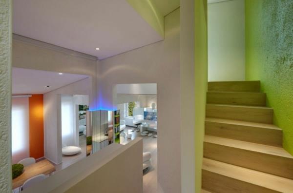 futuristinen asuinpaikka yksinkertaiset portaat vaaleasta puusta