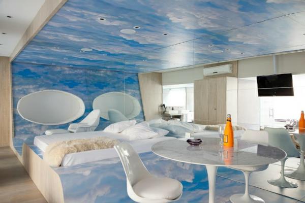 futuristisia makuuhuoneita pilvien yläpuolella