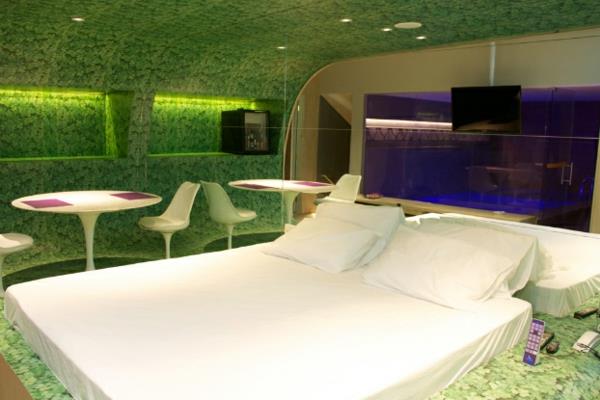 futuristinen makuuhuone suunnittelee soikea muratti -valokuvatausta kaikkialla