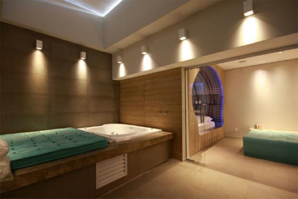 futuristinen makuuhuone suunnittelee pastellinvihreät yksinkertaiset seinävalaisimet