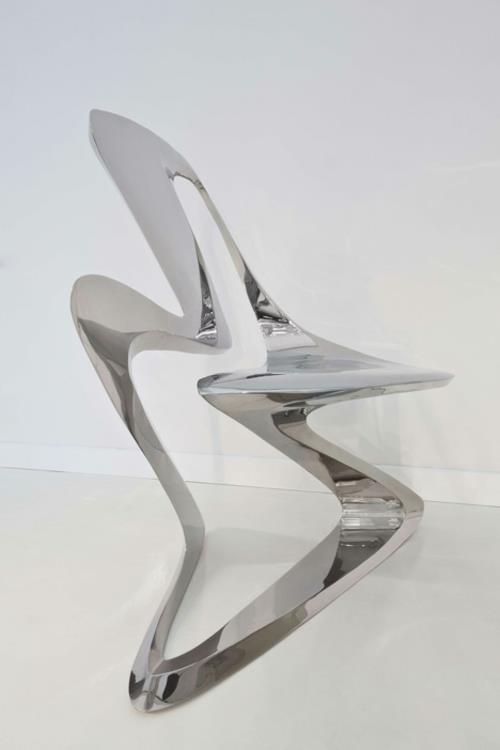 futuristinen tuolin muotoilu kiillotettu zaha hadid -pohja