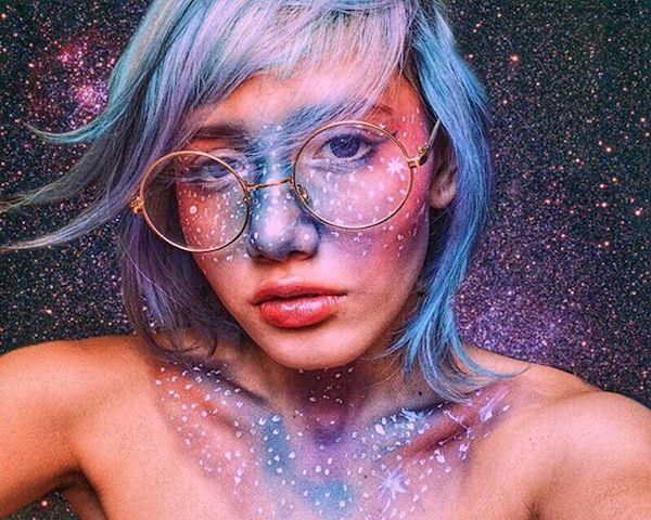 galaksi muodostavat trendi nuori nainen lasit