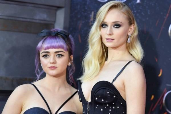 Game of Tronesin ensi -ilta maisie Williams ja Sophie Turner