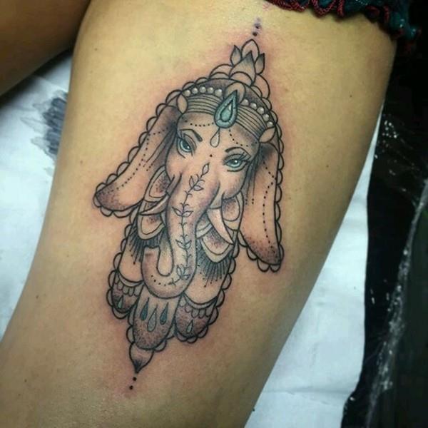 ganesha hamsa tatuointi sinisillä silmillä