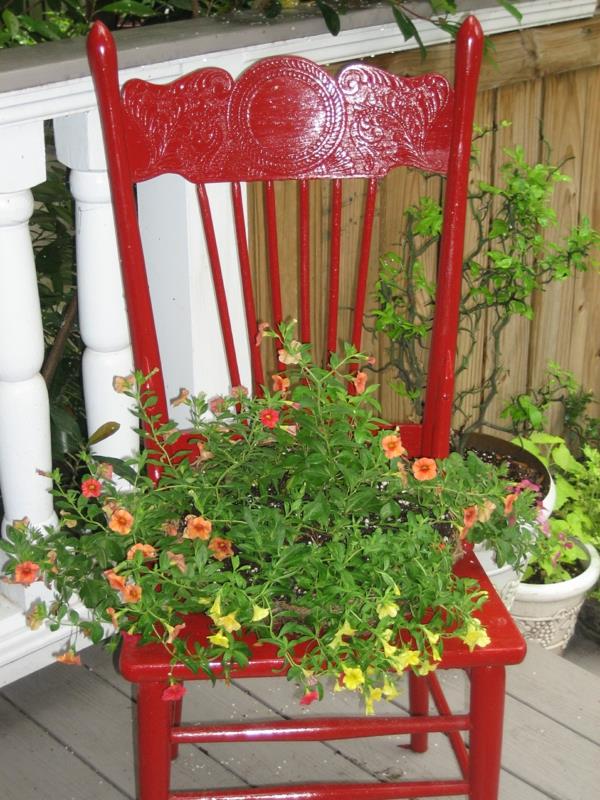 puutarhan koristelu vanha punainen tuoli istutus