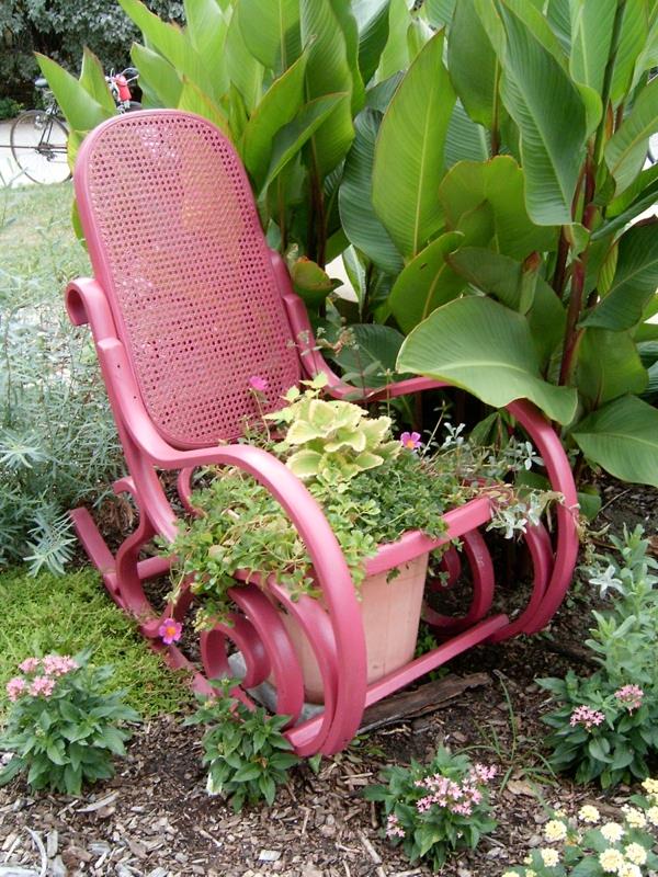 puutarha suunnittelu koristelu keinutuolin vaaleanpunainen kasvi ruukku