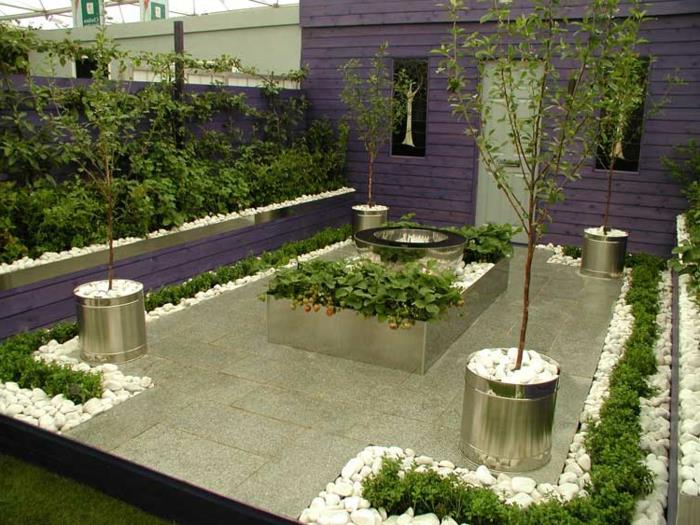 puutarhan suunnitteluideoita pieni puutarha violetti julkisivu